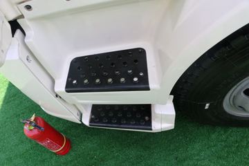 һ����� J6L 4X2����������(������)(CHD5121TCAJFBEV)ͼƬ