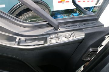 һ����� J6L 4X2����������(������)(CHD5121TCAJFBEV)ͼƬ