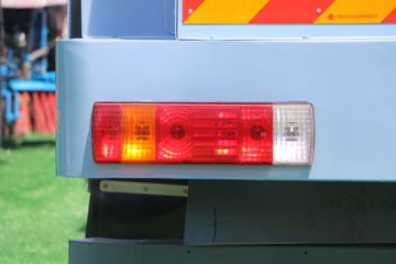 һ����� J6L 4X2����������(������)(CHD5121TCAJFBEV)ͼƬ