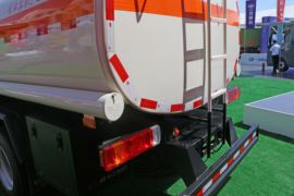 一汽解放轻卡底盘&nbsp;油罐车上装图片