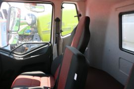 一汽解放底盘&nbsp;扫路车驾驶室图片