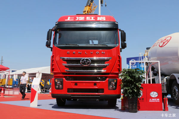 上汽红岩 杰狮C6重卡 380马力 4X2 LNG牵引车(HY300S后桥)(国六)(CQ4187HD10381T)