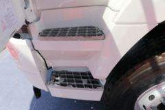 长征汽车 410马力 6X4 5.6米LNG自卸式垃圾车(CZ5251ZLJSU45L)