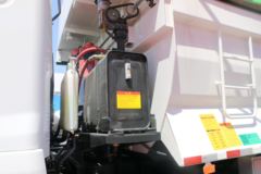 长征汽车 410马力 6X4 5.6米LNG自卸式垃圾车(CZ5251ZLJSU45L)