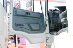 长征汽车 410马力 6X4 5.8米LNG自卸式垃圾车底盘(CZ5251ZLJSU45L)