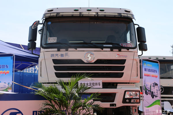 陕汽重卡 德龙F3000 标准版 310马力 6X4 4.05方混凝土搅拌车