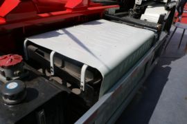 德龙L3000&nbsp;电动垃圾车底盘图片