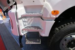 陕汽重卡 德龙新M3000 380马力 8X4 5.8米 LNG自卸车(SX5258ZLJMB404TL)