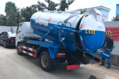东风 多利卡D6 102马力 4X2 吸污车(程力威牌)(CLW5070GXWD5)