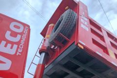 上汽红岩 杰狮C500 430马力 8X4 8米自卸车(CQ3316HTVG426L)