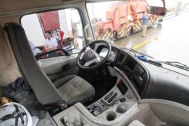 Q1&nbsp;电动牵引车驾驶室图片