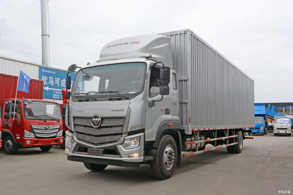 福田 欧航R系 180马力 7.8米厢式载货车