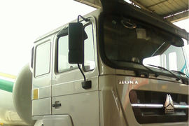 中国重汽HOKA&nbsp;混凝土搅拌车外观                                                图片