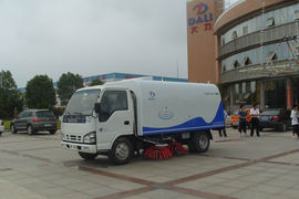 庆铃底盘&nbsp;扫路车外观图片