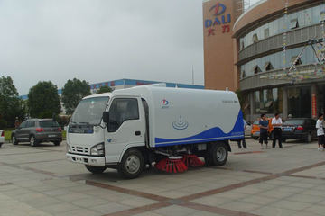 庆铃 五十铃 130马力 4X2 扫路车(大力牌)(DLQ5070TSLE3)