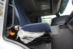 中国重汽 HOWO 375马力 8X4 混凝土搅拌车(亚特重工牌)(TZ5317GJBZN6)