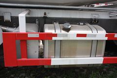 中国重汽 HOWO 375马力 8X4 混凝土搅拌车(亚特重工牌)(TZ5317GJBZN6)
