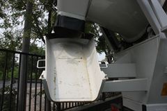 中国重汽 HOWO 375马力 8X4 混凝土搅拌车(亚特重工牌)(TZ5317GJBZN6)