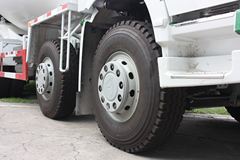 中国重汽 HOWO 375马力 8X4 混凝土搅拌车(亚特重工牌)(TZ5317GJBZN6)