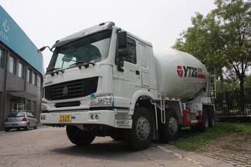 中国重汽 HOWO 375马力 8X4 混凝土搅拌车(亚特重工牌)(TZ5317GJBZN6)