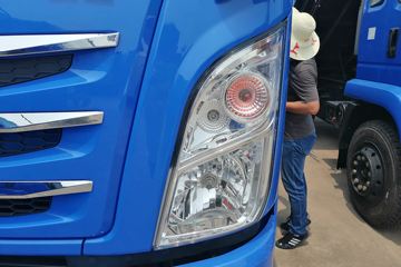 �Ĵ��ִ� ��Խ 140���� 4X2 4.3����ж��ͼƬ