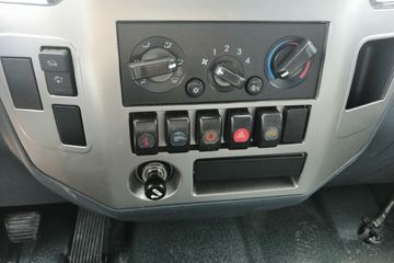 �Ĵ��ִ� ��Խ 140���� 4X2 4.3����ж��ͼƬ