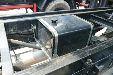 �Ĵ��ִ� ��Խ 115���� 4X2 3.9����ж��(CNJ3040ZPB33V)ͼƬ