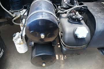 �Ĵ��ִ� ��Խ 115���� 4X2 3.9����ж��(CNJ3040ZPB33V)ͼƬ