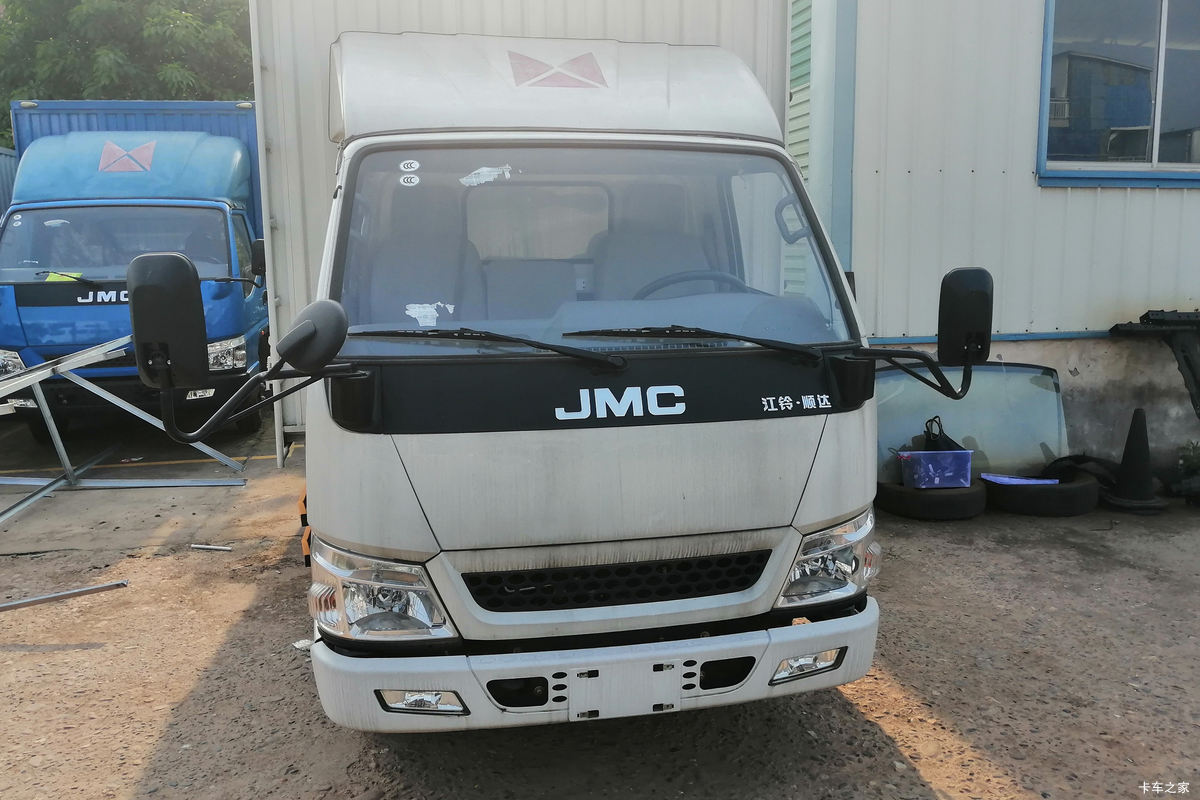 江铃 顺达窄体 122马力 3.8米排半仓栅式轻卡(液刹)(国六)