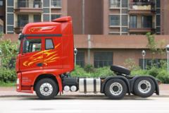 一汽解放 J7重卡 550马力 6X2R AMT自动挡牵引车(CA4250P77K25T2E5)