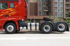 一汽解放 J7重卡 550马力 6X2R AMT自动挡牵引车(CA4250P77K25T2E5)
