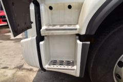 东风柳汽 乘龙H5中卡 270马力 6X2 9.7米栏板载货车(LZ1250M5CB)