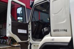 东风柳汽 乘龙H5中卡 270马力 6X2 9.7米栏板载货车(LZ1250M5CB)