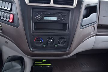 �������� �³���M3�п� 180���� 4X2 7.8����ʽ�ػ���ͼƬ