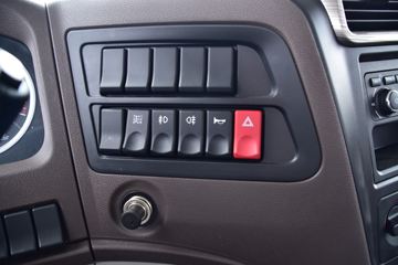 �������� �³���M3�п� 180���� 4X2 7.8����ʽ�ػ���ͼƬ