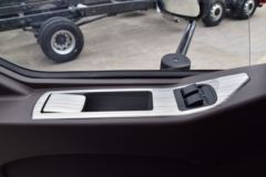 东风柳汽 新乘龙M3中卡 180马力 4X2 7.8米厢式载货车(LZ5182XXYM3AB) 东风柳汽 新乘龙M3中卡 180马力 4X2 7.8米厢式载货车(LZ5182XXYM3AB)