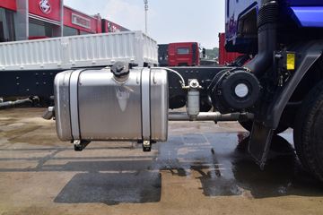 �������� �³���M3�п� 180���� 4X2 7.8����ʽ�ػ���ͼƬ