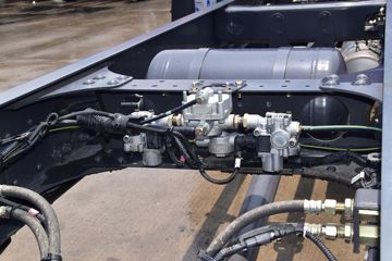 �������� �³���M3�п� 180���� 4X2 7.8����ʽ�ػ���ͼƬ