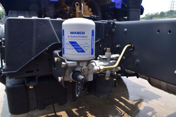 �������� �³���M3�п� 180���� 4X2 7.8����ʽ�ػ���ͼƬ