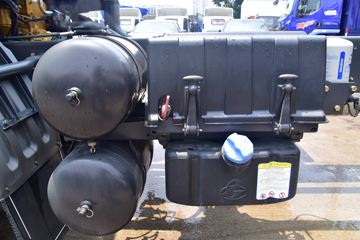 �������� �³���M3�п� 180���� 4X2 7.8����ʽ�ػ���ͼƬ