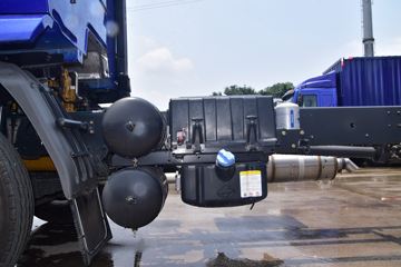 �������� �³���M3�п� 180���� 4X2 7.8����ʽ�ػ���ͼƬ