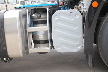 һ����� J7�ؿ� 550���� 6X4ǣ����(CA4250P77K25T1E5)ͼƬ