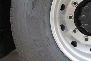 һ����� J7�ؿ� 550���� 6X4ǣ����(CA4250P77K25T1E5)ͼƬ