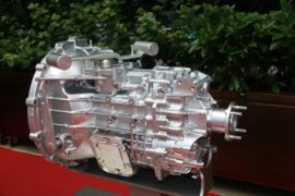 ZF 5挡系列&nbsp;变速箱外观                                                图片