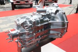 ZF 5挡系列&nbsp;变速箱外观                                                图片