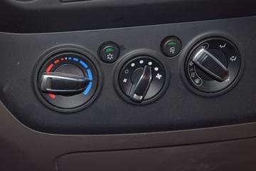 ���� ŷ����S3ϵ 143���� 4X2 4.08����س�(BJ5048XLC-FE)ͼƬ