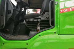 青岛解放 JH6重卡 375马力 6X4 5.6米自卸车