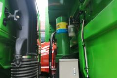 青岛解放 JH6重卡 375马力 6X4 5.6米自卸车