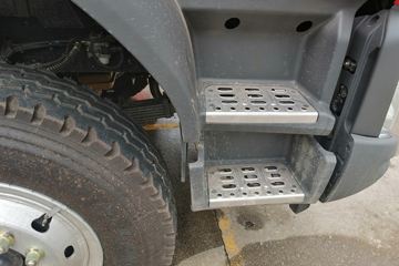 �������� �³���M3 185���� 6X2 4.8����ж��(10��)ͼƬ