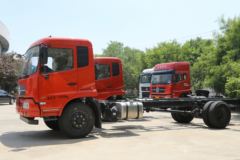 东风商用车 天锦中卡 180马力 4X2 6.75米仓栅式载货车(DFH5160CCYBX1JVA)